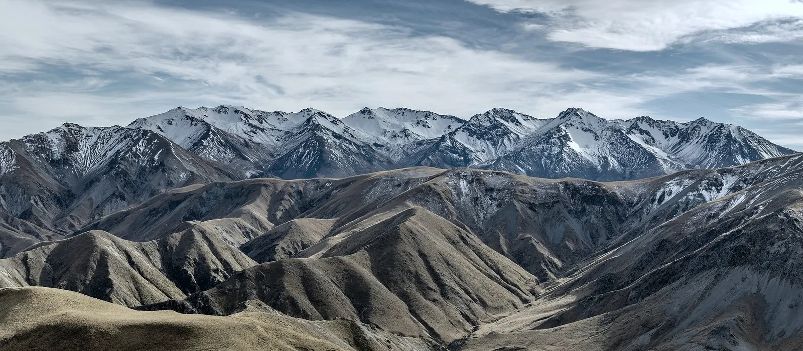 A wide alpine horizon